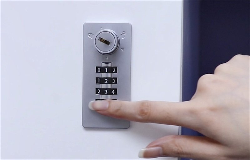 mechanical four-digit combination lock 